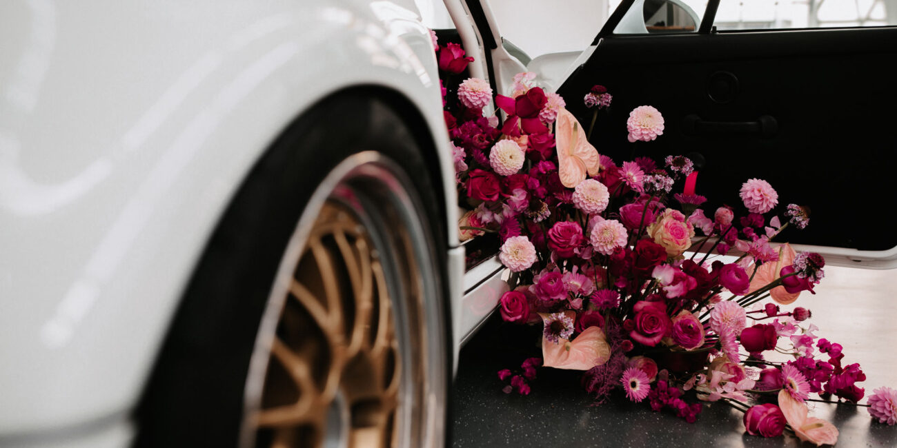 Alte Auktionshaus - Blumen aus Auto